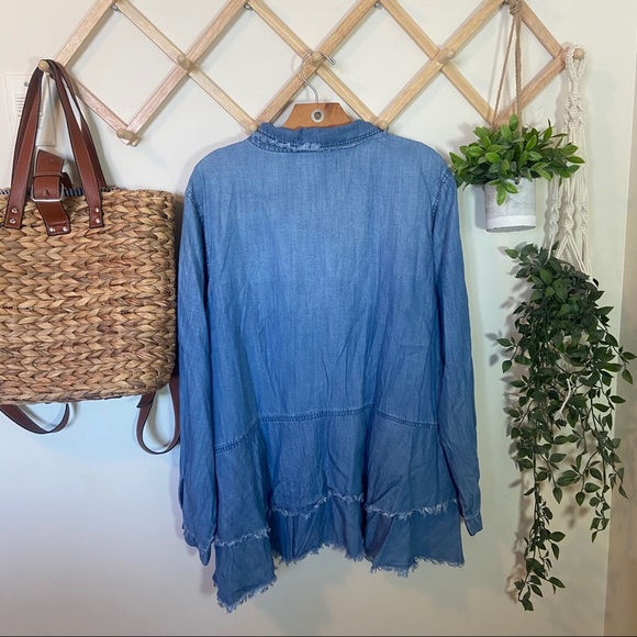 Cloth & Stone | Chambray Ruffled Top D254 - Picture 2 of 13